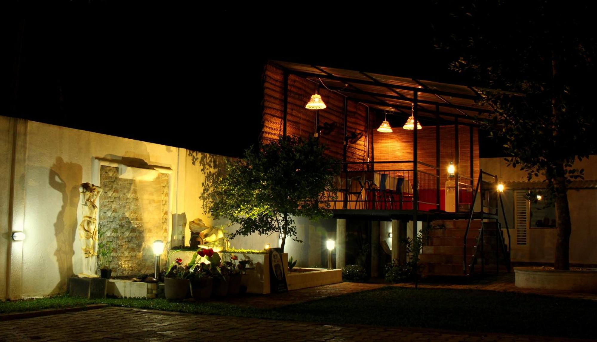 Olivi Palace Udawalawe Exteriör bild