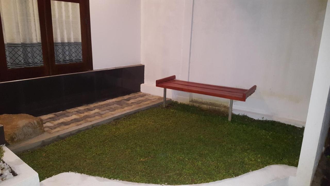 Olivi Palace Udawalawe Exteriör bild
